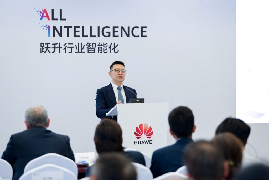 Huawei, RAMS Beyaz Kitabı ile ISP/MSP İş Başarısını Artırıyor 1 Huawei Başkan Yardımcısı, ISP & OTT BU CEO'su York Yue konuşma yapıyor