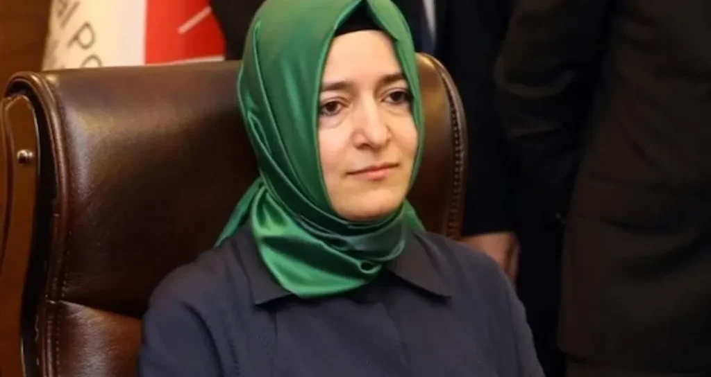 Milyarlık fon skandalına adı karışan Fatma Betül Sayan Kaya AKP kayıtlarından siliniyor