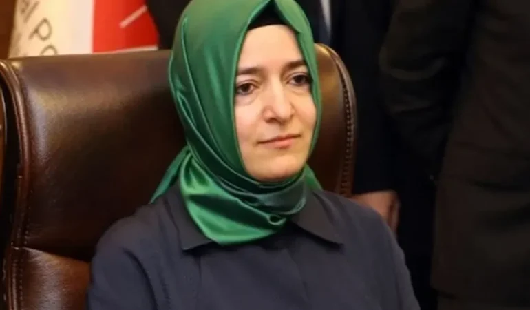 Milyarlık fon skandalına adı karışan Fatma Betül Sayan Kaya AKP kayıtlarından siliniyor