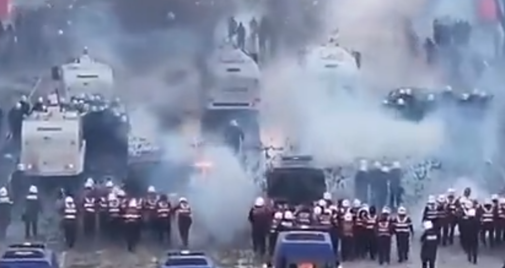 Arnavutluk'ta Rama hükümetine karşı öğrenci protestoları sürerken başbakan diyalog çağrısı yaptı